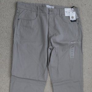 Calvin Klein - Body Fit Slim Khakis - 33x30 - NWT